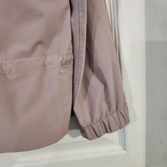 Lululemon Pack It Up Jacket in the color Smoky Blush. Size 10 - Picture 5 of 16